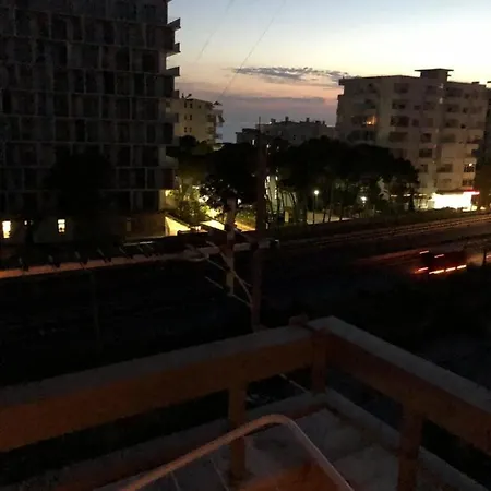 One Bed With Free Street Parking Apartamento Durrës