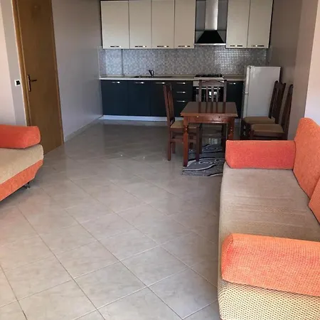 One Bed With Free Street Parking Durrës